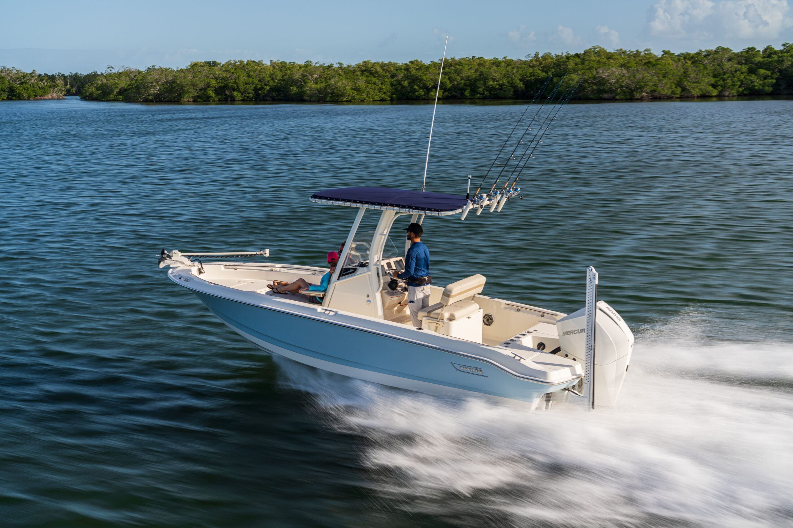 2021-Whaler-220-7R402201-2