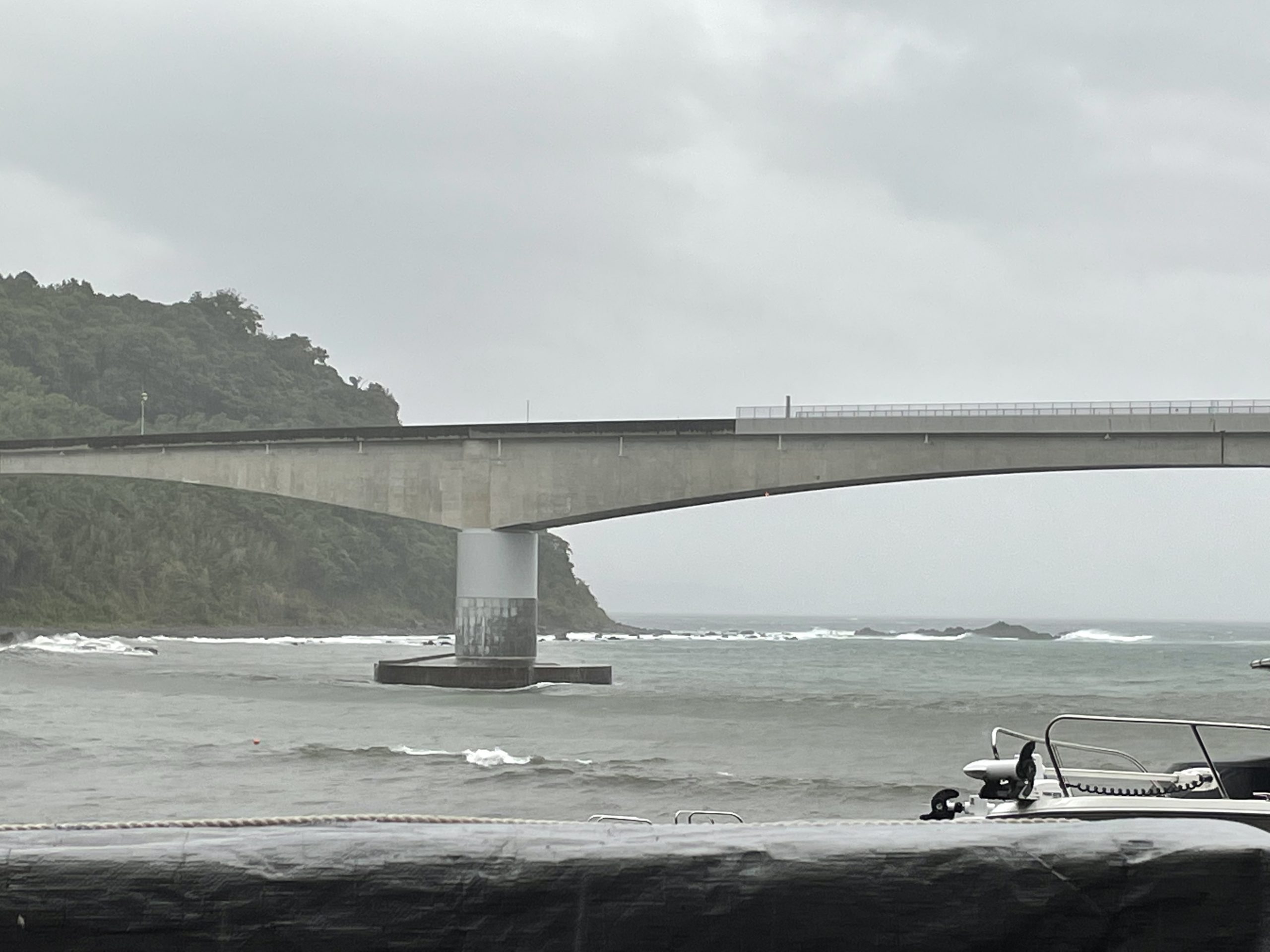 今日の海台風接近中　10月1日