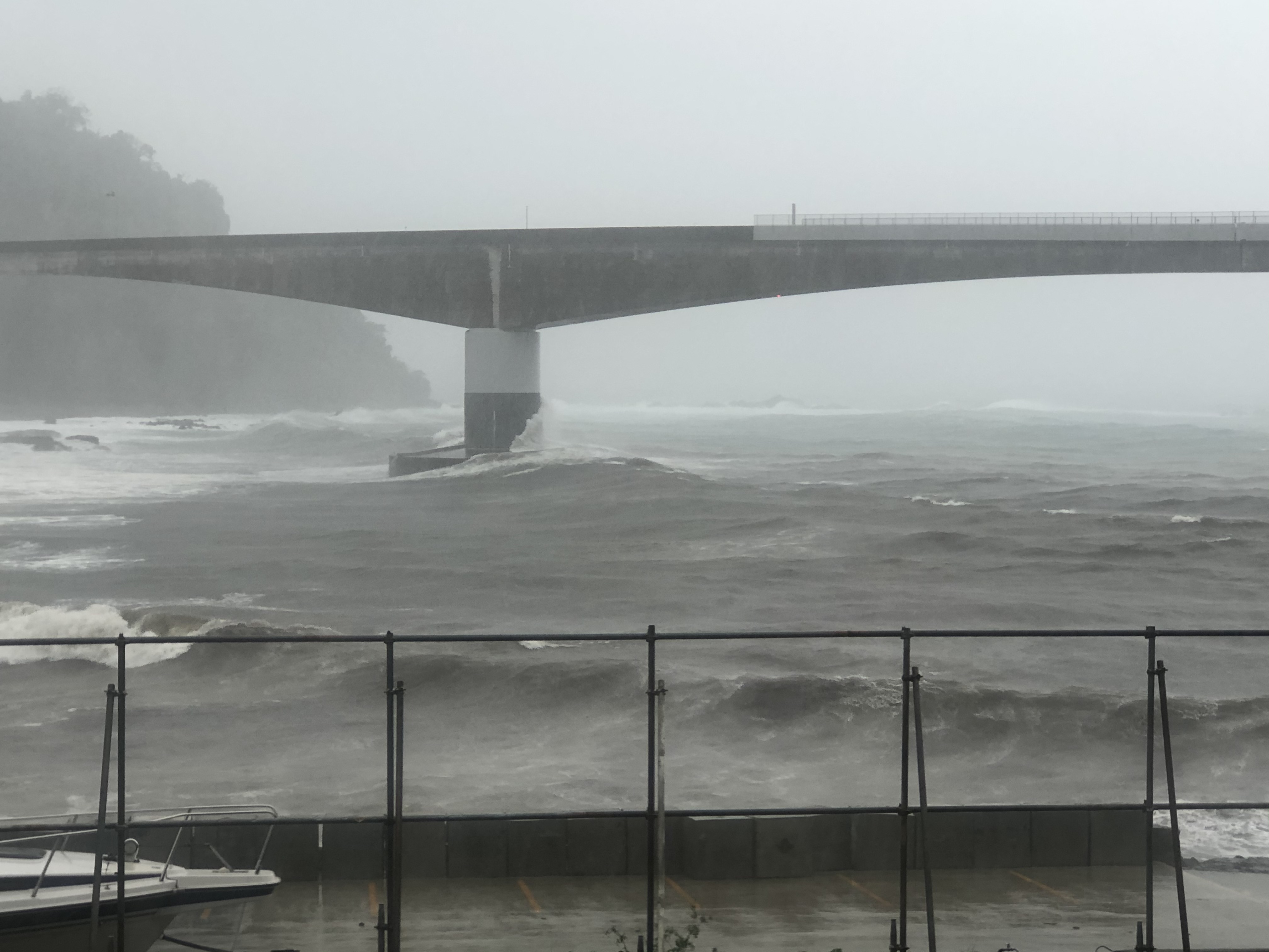 台風19号　10月12日午前10時　